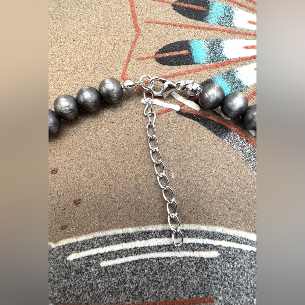 Southwestern Western Faux Navajo Pearl Silver Tone Beaded Costume Necklace Set - Picture 6 of 6